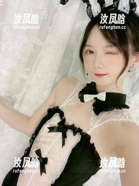 住手！别急着点开，51酱最新黑红泳装套图会被看得醉了