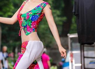 AISS爱丝(黄金版) – 想看更多？跟着亚美依的最新修女美图，开启新宠之旅！