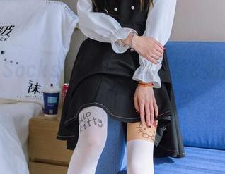 BoBoSocks袜啵啵 – 黑棉袜&奶油，福利写真中的小小调皮