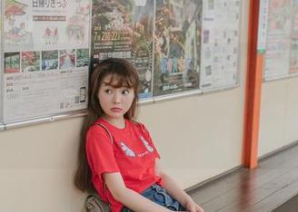 BoLoli菠萝社 – 柳侑绮校服全套：单纯往这里瞄了一眼，没事没事……只是路过而已。