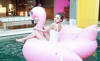 Feilin嗲囡囡 – Egg_尤妮丝的全套写真，裸足的诱惑我完全躲不过去。