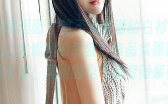 Feilin嗲囡囡 – 这不是普通的白衬衫，这是Egg_尤妮丝的武器！作品集原图里她气场十足，周围的空气都变得紧张…