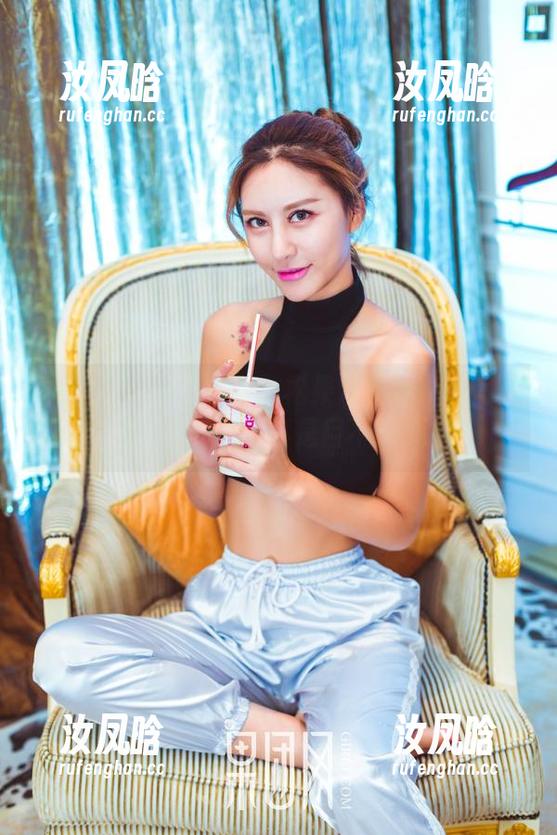 GIRLT果团网 - 看！松果儿最新空姐写真，图库更新真是目不暇接