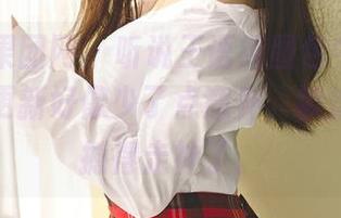 GIRLT果团网 – 听说王语纯图包中有“女王”，更新好像少了点意外，被这气场震撼得走神了。