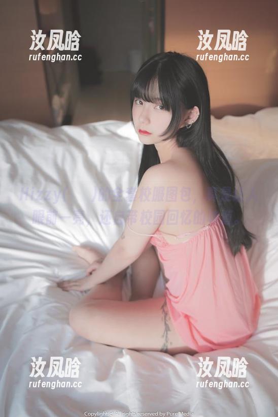 Hizzy(히지)的全套校服图包，真是让人眼前一亮，还自带校园回忆的味道。