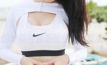 MyGirl美媛馆 – 一窥芳容：伊雨蔓Fiona的丝袜在最新图库里顽皮流转