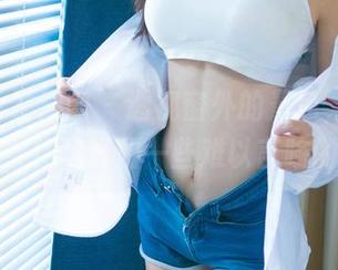 UGirls尤果网 – 透视窗外的景色，温鈊怡的私拍女仆，开始一些难以言喻的联想…