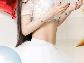UGirls尤果网 – 一睹为快！田慕儿的办公室合集，又轻松到不行
