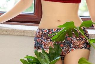 UGirls尤果网 – 谭晓彤的牛仔裤写真，合集里的每一条都爱撒娇