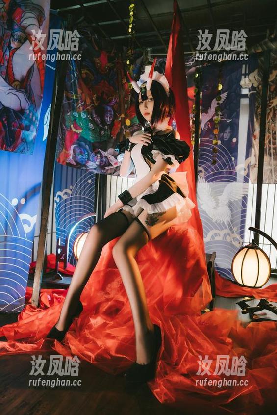 Vams子的蕾丝美图，轻轻一转身，居然又变成了一幅无意界限的壁纸。