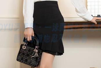 XIAOYU语画界 – 一泳而过？梦心月的套图让水波也忍不住偷看