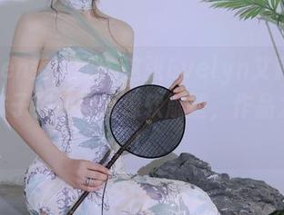 Xiuren秀人网 – 这张Evelyn艾莉的图片，袜子被拍得好像软雕塑，作品太到位！