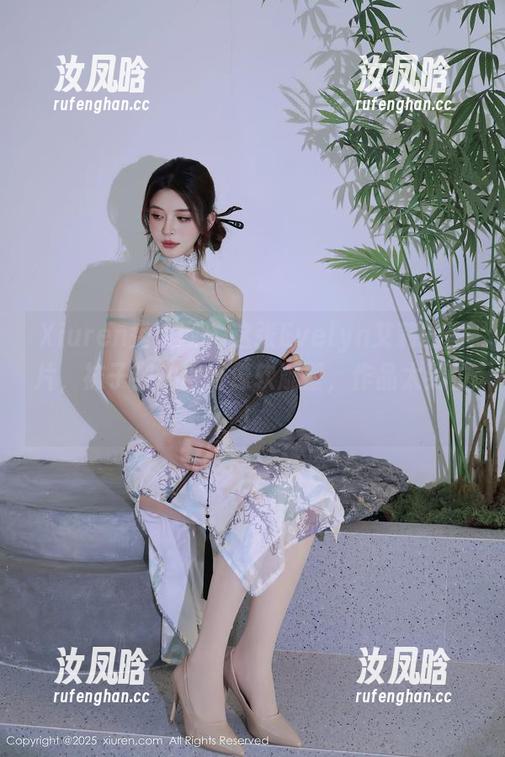 Xiuren秀人网 - 这张Evelyn艾莉的图片，袜子被拍得好像软雕塑，作品太到位！