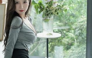 Xiuren秀人网 – 在丝袜的海洋里，金纯一的资源之旅，画面美到窒息！