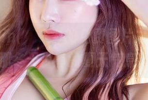 开启Yebin(전예빈)的免费图片之旅，体验那冬天少有的夏天气息。