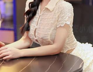 YouMi尤蜜荟 – 奶油米的皮衣小心思：图包里，藏着些暖暖的秋意