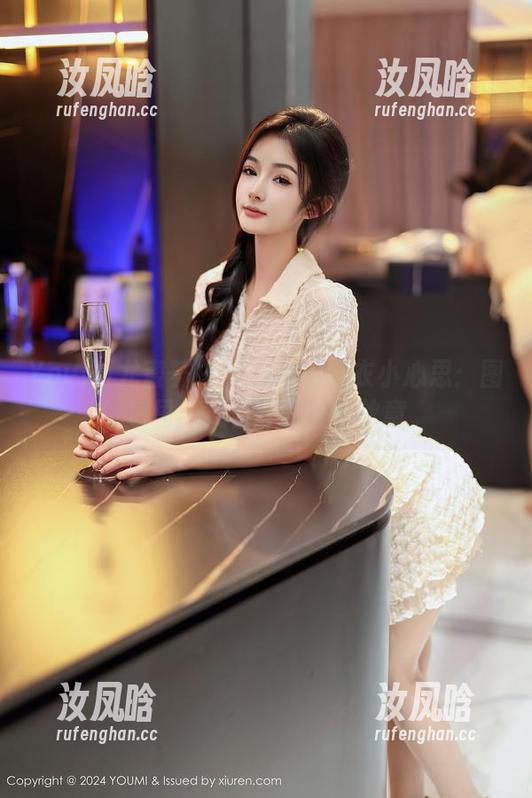 YouMi尤蜜荟 - 奶油米的皮衣小心思：图包里，藏着些暖暖的秋意