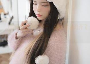 在Yuka(유카)的定制女仆图片中，幽默和魅力齐飞，太好玩了！