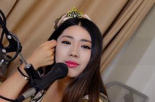 pans – 瑜伽姿势不止一招，小颖的合集让你壁纸循环播放！