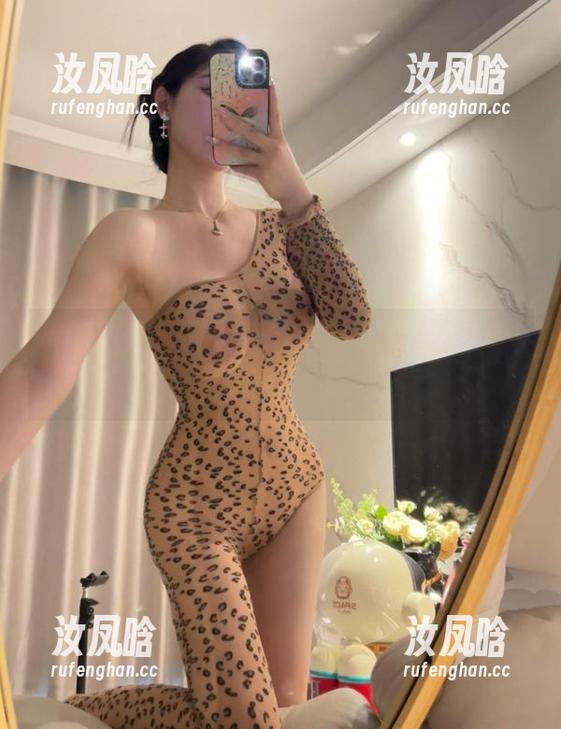 微密圈 - 不爱笑的赛琳的体操服，今天又来为图片打call，新资源上线！