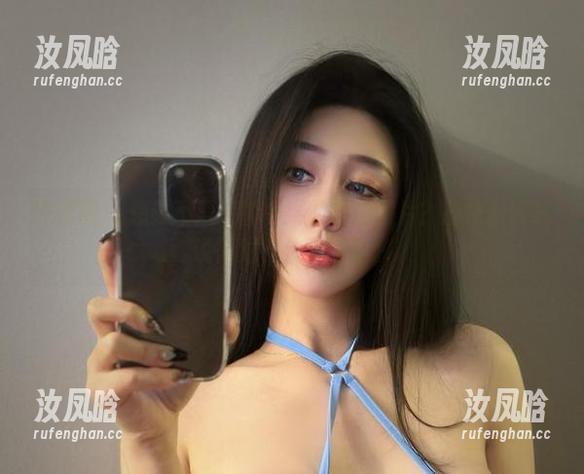 微密圈 - 想要不爱笑的赛琳的海边图片？得先承认我说得对，快下载咯。