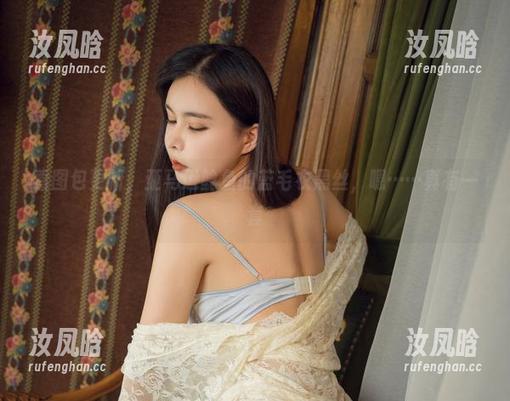 看图包更新，亚马逊鲶鱼的蓝毛衣黑丝，嗯……真有一套
