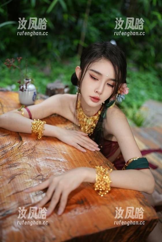 紫皇的诱惑力，余多多Dudu无圣光写真让你眼前一亮