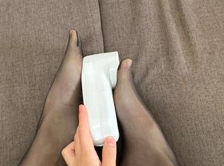 微密圈 – 俏妞qiaoniu66在线，美腿丝袜争相上镜，看得我都有点心慌了。