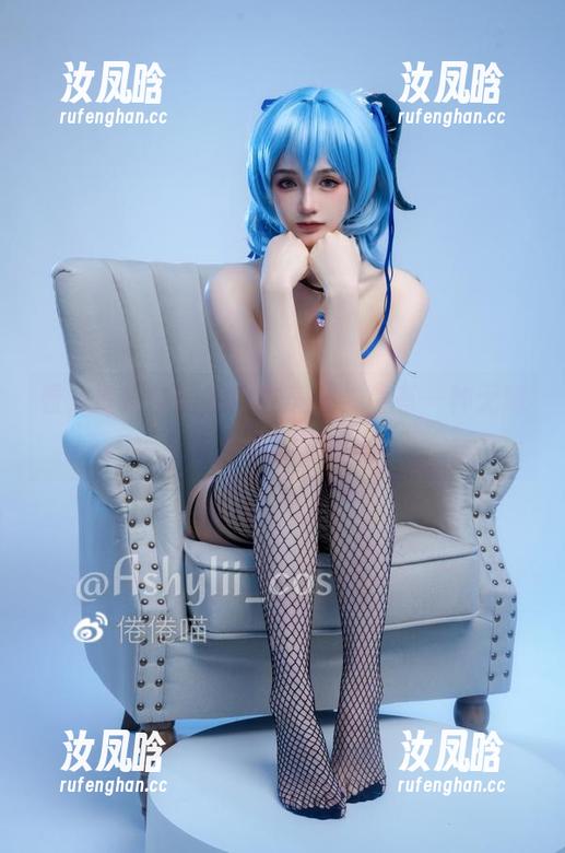 看，倦倦喵的黑内衣美图，真有一种无意间撩拨的魔力。