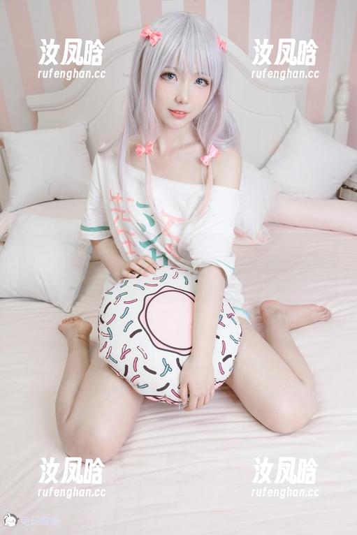 在兔玩映画的私拍中，婚纱和白丝居然能这么玩！