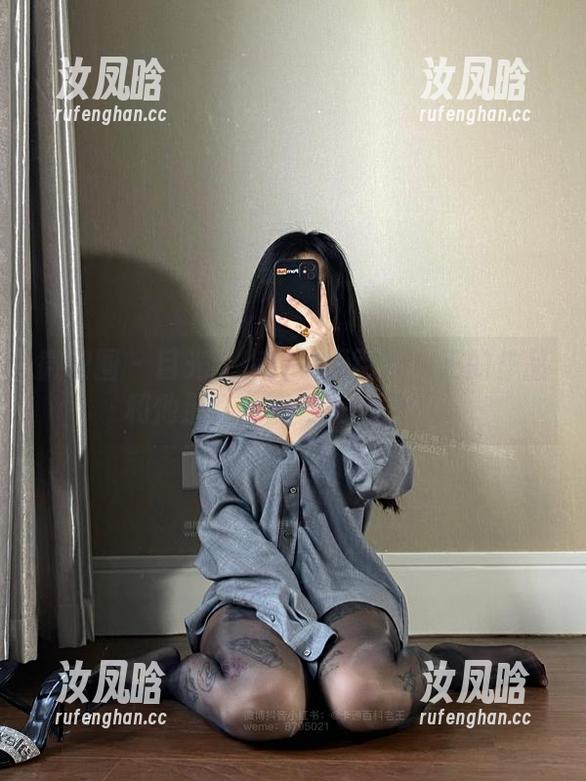 微密圈 - 目光止步：卡通百科老王的作品和他那红色蕾丝的微妙纠缠