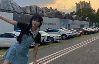 大肉丸Amiee的校服图包，高清画质，细节到你会想要调皮