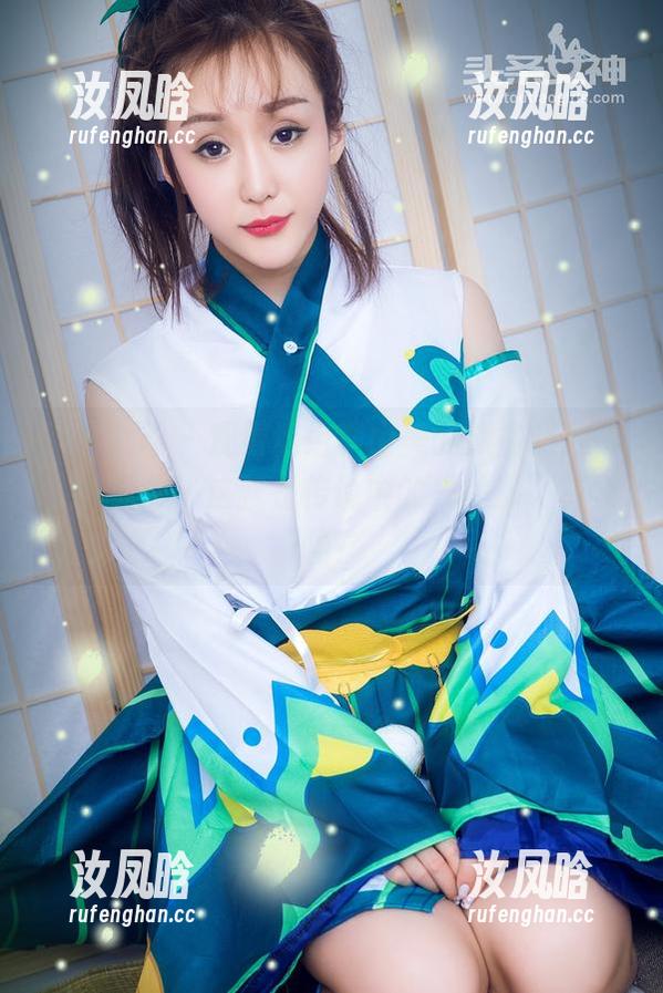 头条女神 - 观看这组李由美的旗袍照片，心中默念：这就是传说中的“美颜”科技吗？