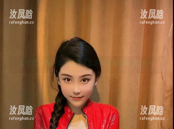 微密圈 - 看，奶雯的裸足比某些奢侈品还诱人呢…