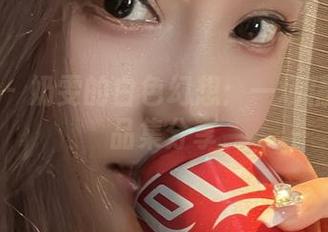 微密圈 – 奶雯的白色幻想：一场精致的作品集分享