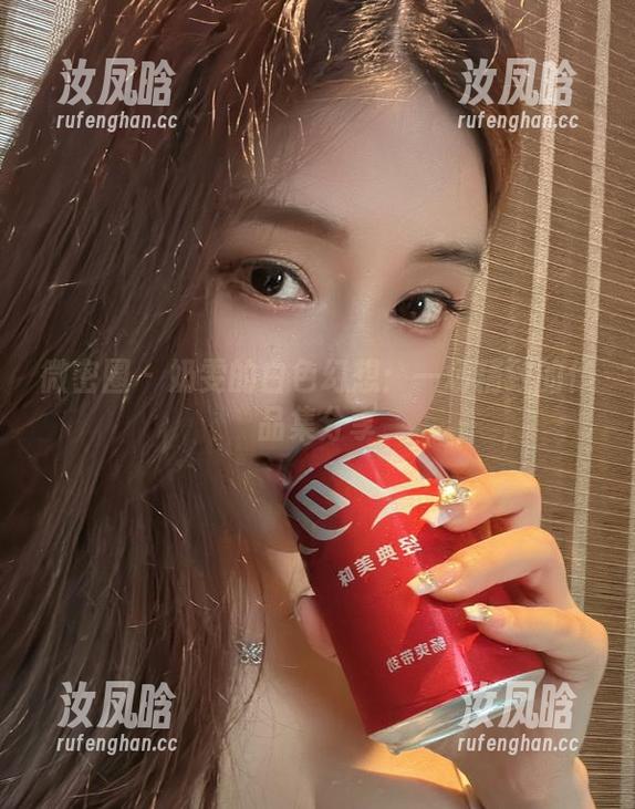 微密圈 - 奶雯的白色幻想：一场精致的作品集分享
