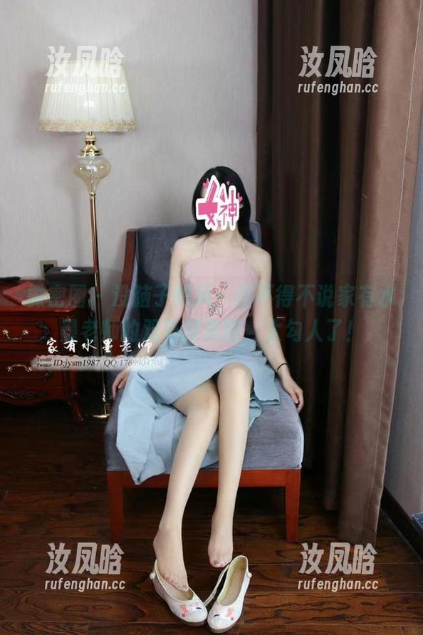 微密圈 - 没脑子跟风，但不得不说家有水墨老师的双马尾美图，太勾人了！