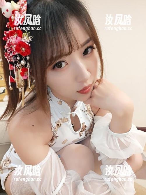 免费写真：小女巫露娜穿亮片裙肉丝，快来看这光彩夺目的效果！