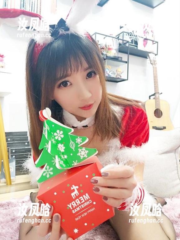 图集中什锦百态：小女巫露娜与她的和服桃心黑色长筒袜相慕相合！