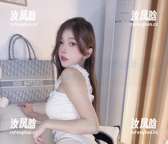 迴圈中的白色蕾丝：小小奶瓶儿的壁纸合集，让思绪永久免费驻留。