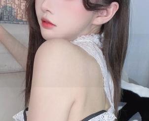 小小奶瓶儿的纯欲吊带原图，好像在说“进来吧”，下载也是一种探险。