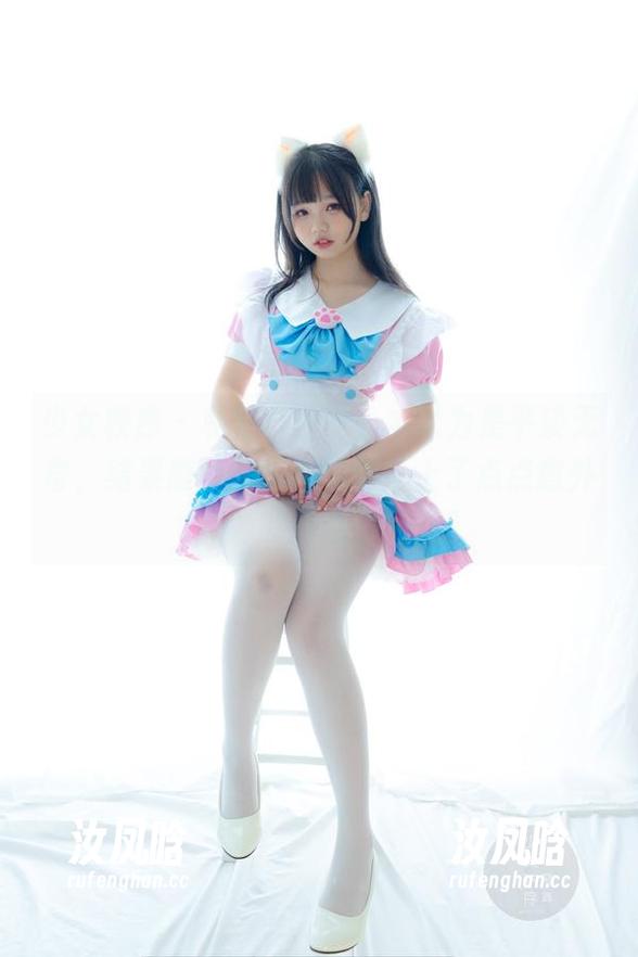 少女秩序 - 私拍与日常，本以为是平淡无奇，结果鹿可偏偏在其中染上了点点意外的趣味。