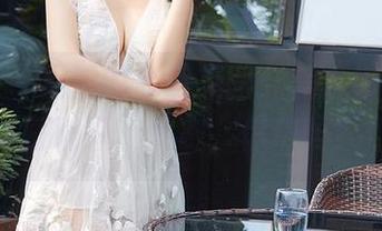 尤蜜荟 – 易阳的私房美图：美人榻上的‘打瞌睡’大赛，你信吗？