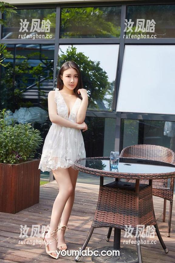 尤蜜荟 - 易阳的私房美图：美人榻上的‘打瞌睡’大赛，你信吗？