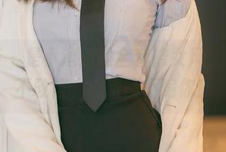 尤蜜荟 – 是小逗逗的全套修女风，虽然你不敢信，但眼睛不骗你！