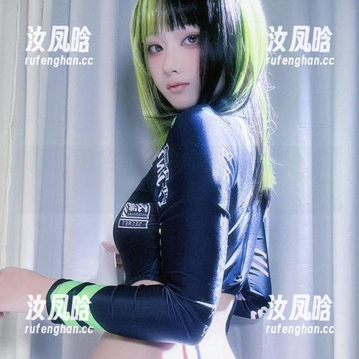 屿鱼的礼服，图片系列第一弹：这个背景居然有点让我想起洗澡…分享时光