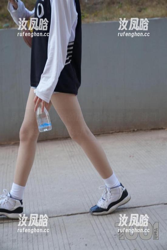 异思趣向 - 小六的比基尼写真合集，没想到这样也能展现风情…算我服了。