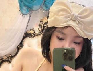 微密圈 – 张鑫baby的红滴子：这壁纸好适合搭配我的猫沙发呀！