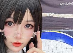 色彩如此鲜明，彩芸_Nebula的海边作品让我情不自禁地多看几眼。