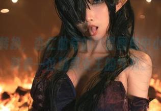 神奇的转换，杏仁曲奇的黑兽图包中小心翼翼藏着一位精灵女王的气息。